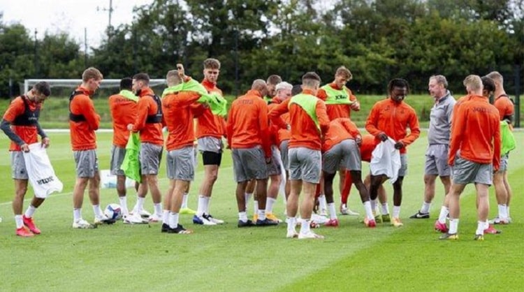 Efecto del orden de sesiones de entrenamiento de la fuerza y juegos reducidos en fútbol