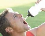 Deshidratación y reposición hídrica en jugadores de fútbol sala: Efectos de un programa de intervención sobre la pérdida de líquidos durante
