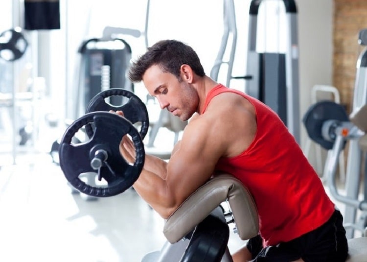 Mayor frecuencia de entrenamiento de la fuerza mejora el grosor muscular en hombres