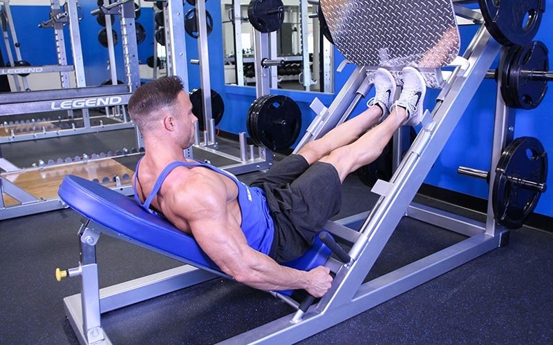 La respuesta de hipertrofia muscular se ve afectada por el volumen de entrenamiento de la fuerza previo en individuos entrenados.